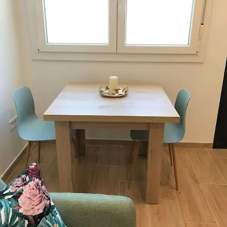 Cozy Downtown Studio